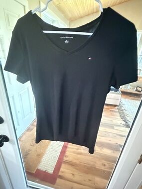 Tommy Hilfiger Women's Black V-Neck Shirt. Size Large